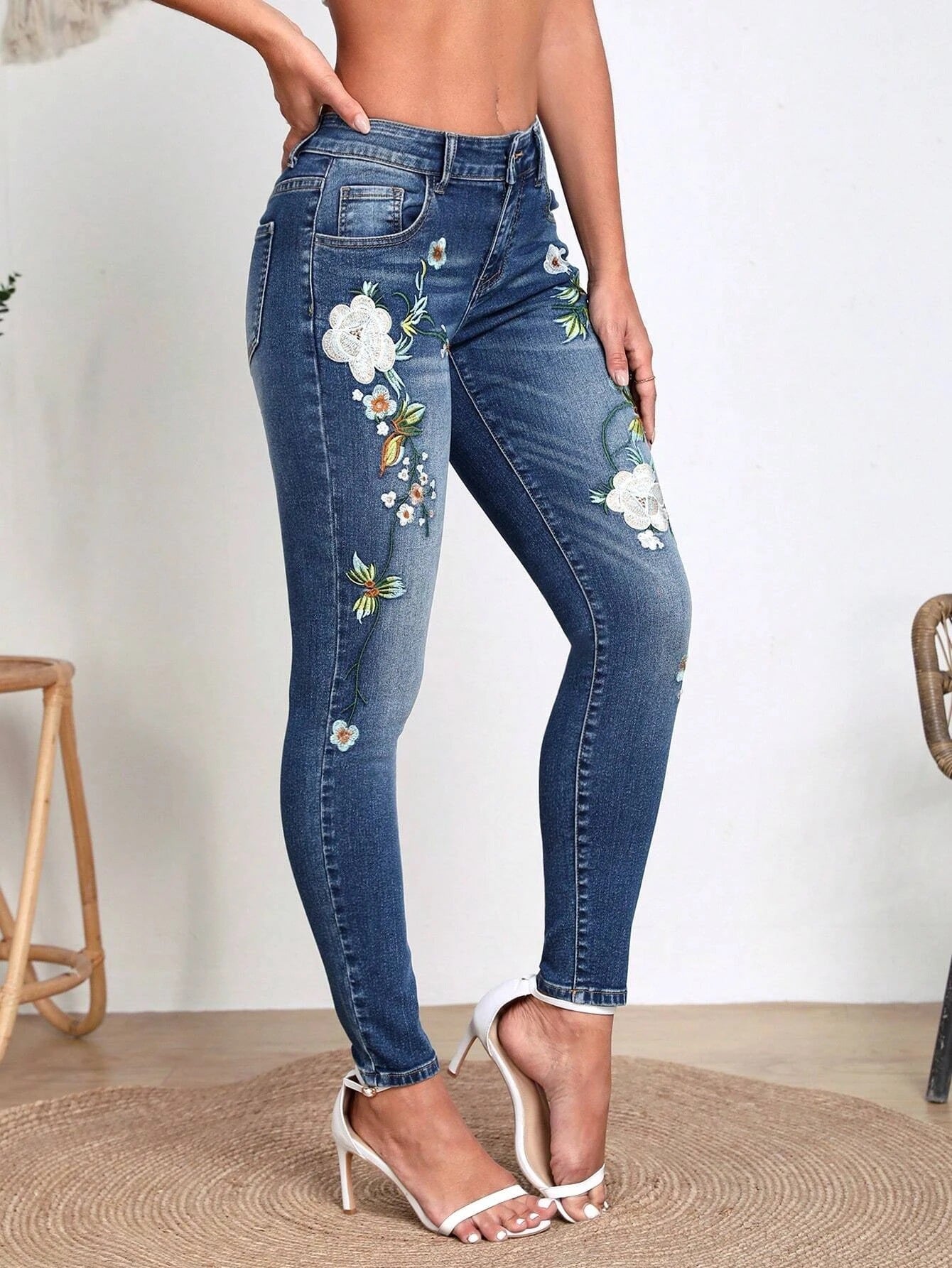 Flowerpot embroidered jeans