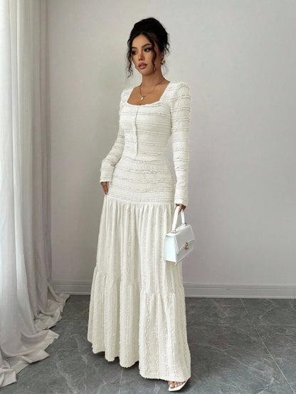 Vintage dress with a square neckline that visually slims you down - MATCHING MASTER