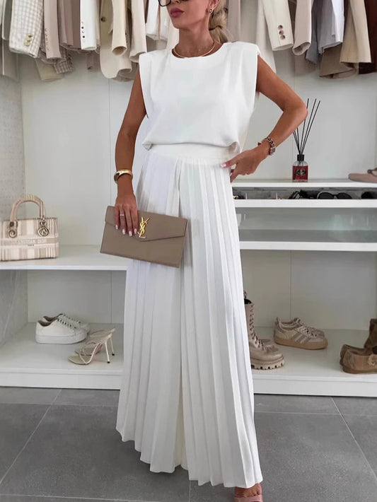 🇬🇧 Two-piece set with sleeveless top and round neckline and pleated wide-leg trousers😍
