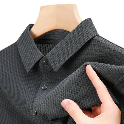 Men's t-shirt with an elegant silk texture