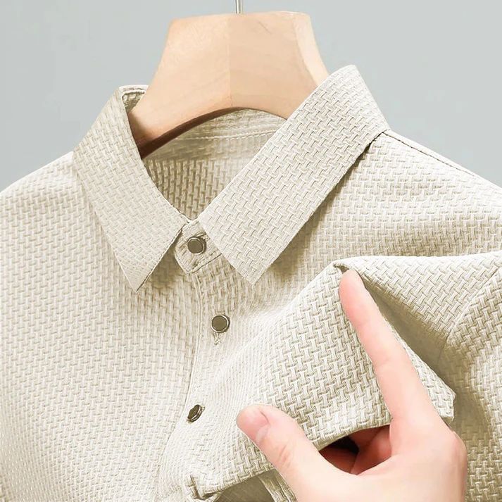 Men's t-shirt with an elegant silk texture