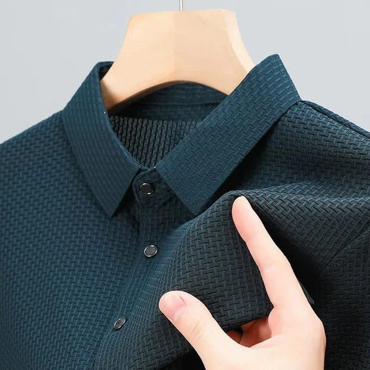 Men's t-shirt with an elegant silk texture