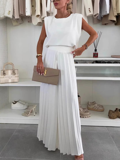🇬🇧 Two-piece set with sleeveless top and round neckline and pleated wide-leg trousers😍