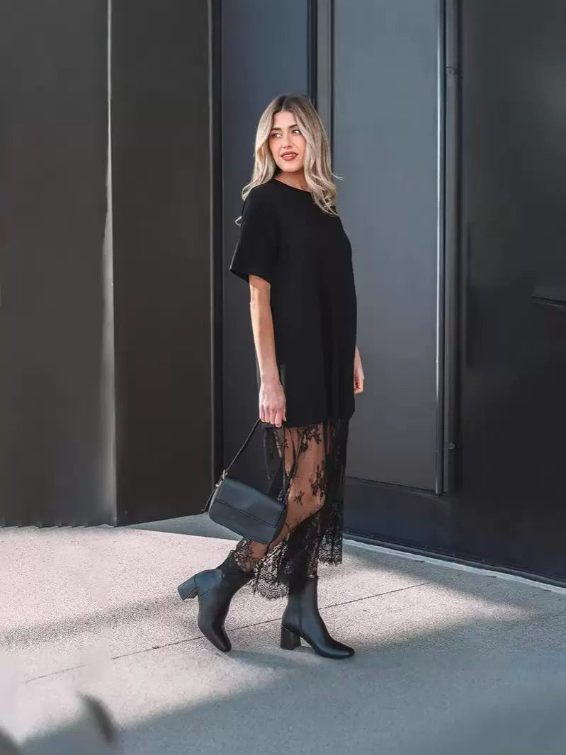 Stylish T-shirt and lace maxi skirt - MATCHING MASTER